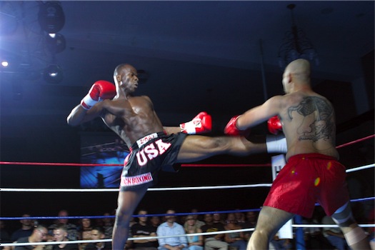 Kickboxing_kick_to_the_midsection%201.jpg